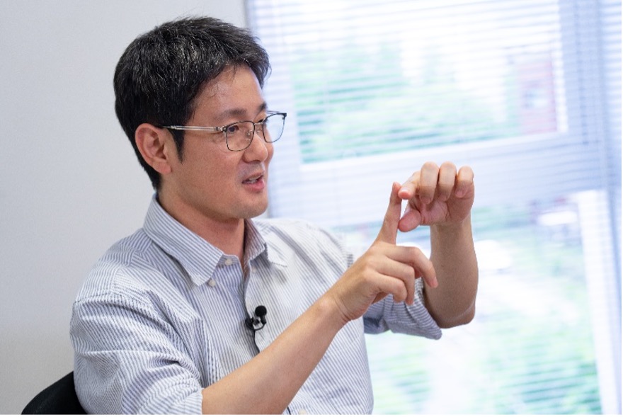 Dr. Kazuhiro Aoki of the Graduate School of Medicine at Kyoto University.