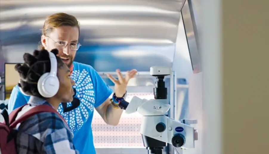 Discover how Evident is driving science education aboard the BioBus, which offers hands-on science labs for students around the world.